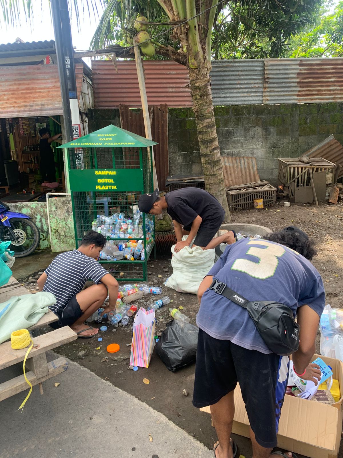 Kegiatan Rongsok Rutin Remaja Islam Bolon Berjalan Lancar